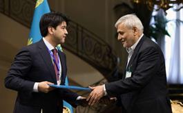 امضاء تفاهم نامه همکاری دو نهاد ثروت ملی ایران و قزاقستان